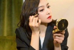 美妆博主爆料娱乐圈,揭秘明星化妆台的秘密！